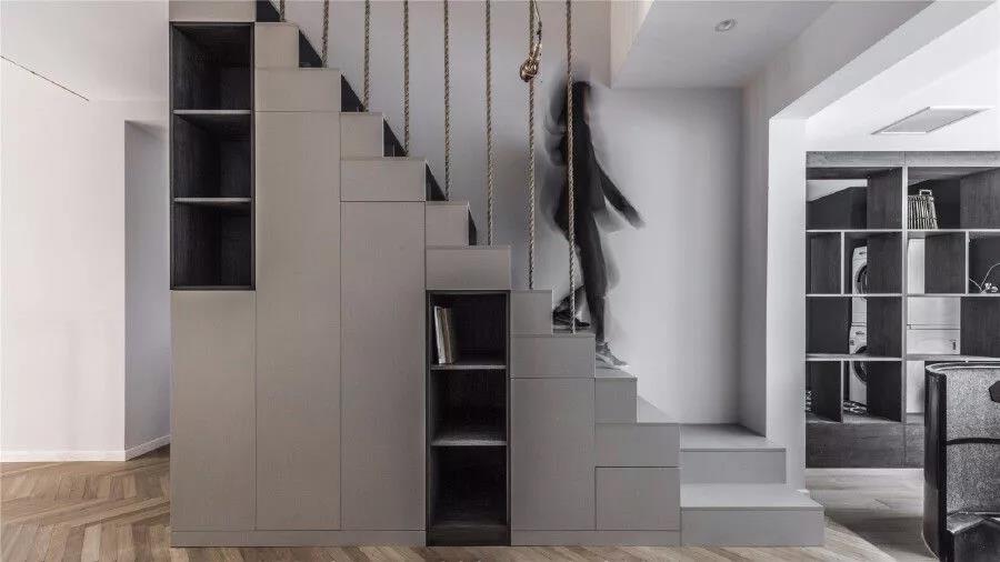 330㎡跃层，还附带阁楼，难怪朋友说像别墅，太大气了！尤其客厅