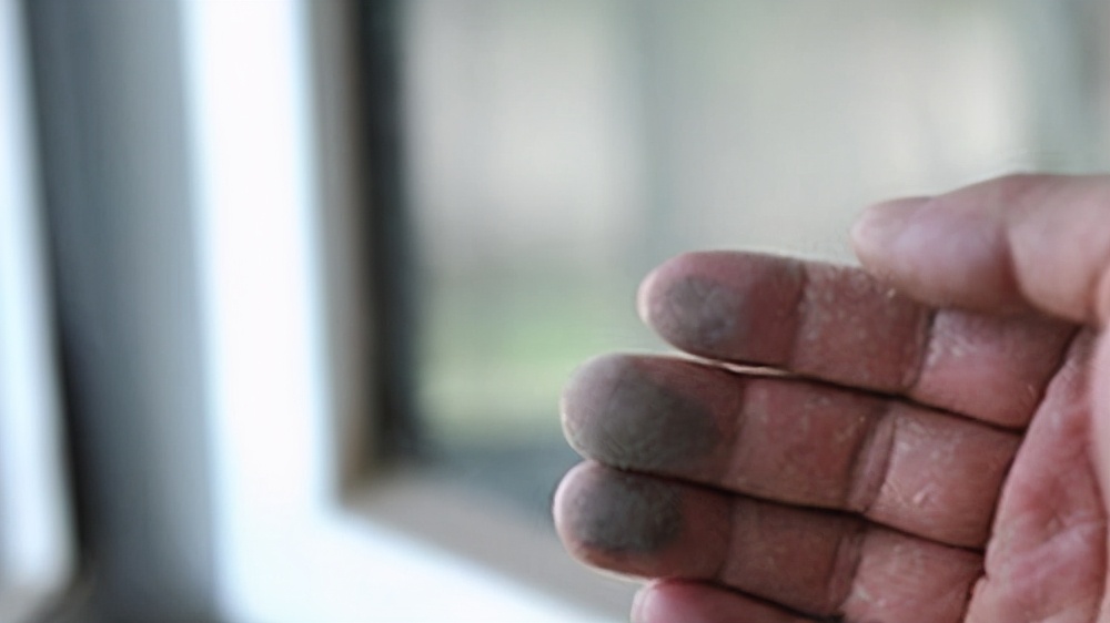 新风系统室外进风口如何清理灰尘,人体吸入灰尘肺会排出吗