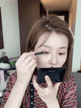 新手化妆的正确方法三个步骤,新手化妆怎么避免画的太重