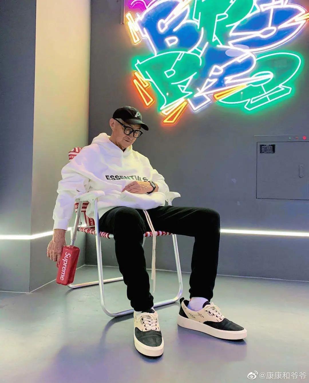 麦当娜50岁时穿衣打扮,61岁麦当娜自曝秀出美貌不减年华