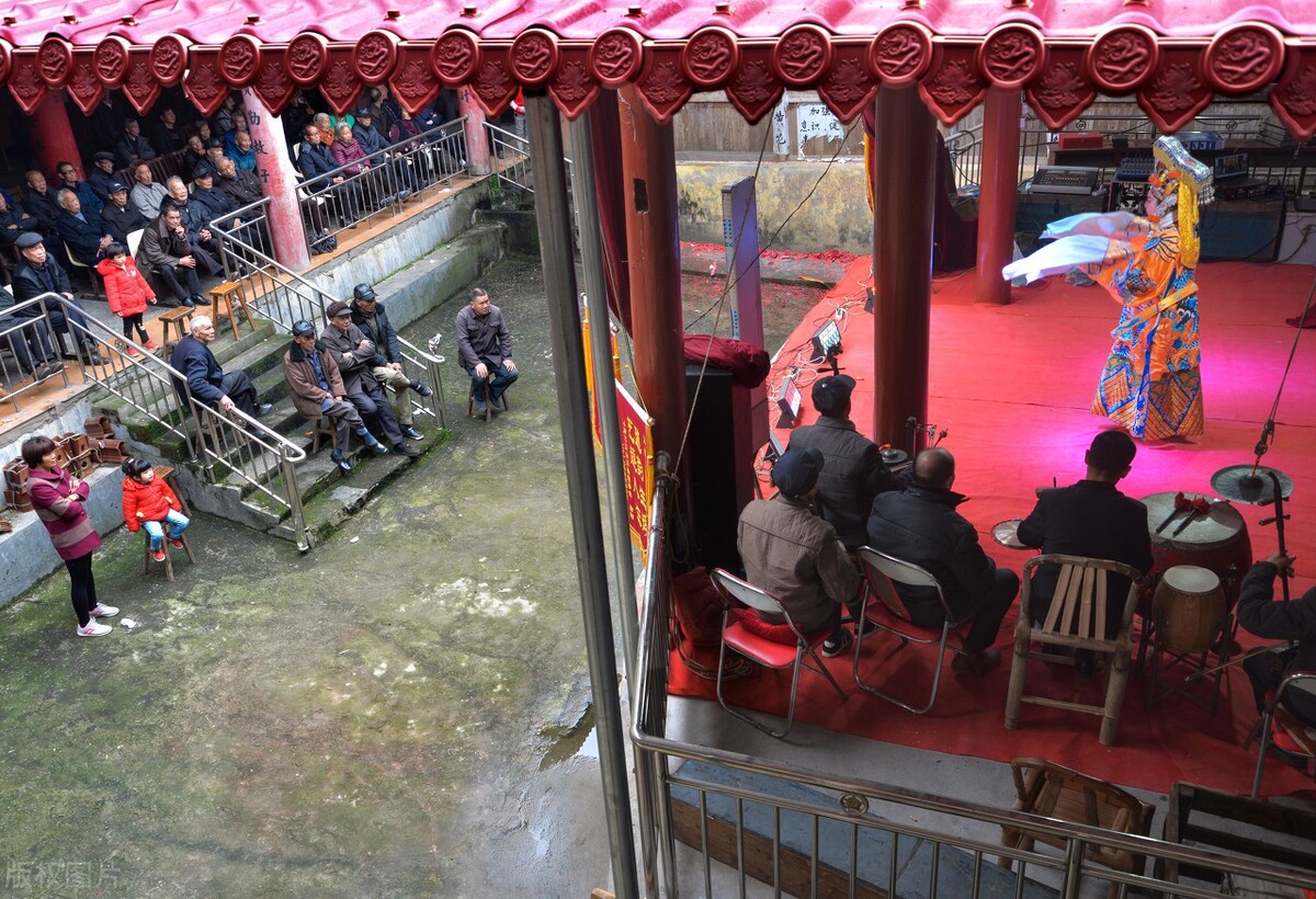 安静的散文余秋雨,安静的文字朗读