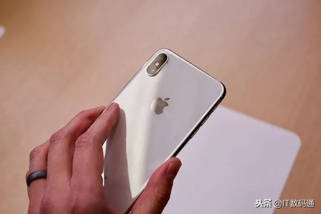 苹果xs美版和港版的区别,iphonexs美版和国行有什么区别
