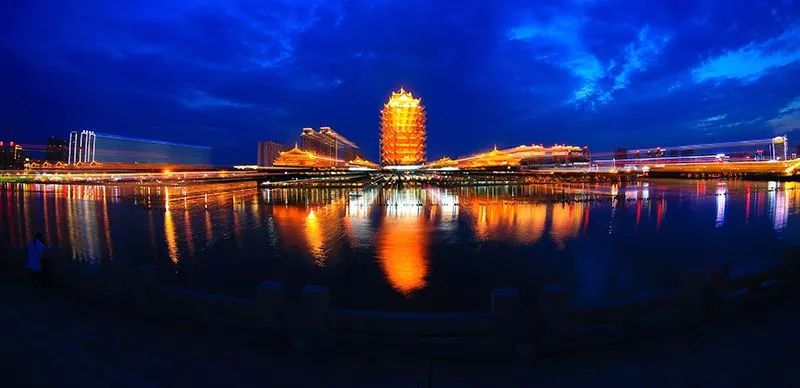 一泡而红！四川这座小城已火向全球，今天万人齐聚！