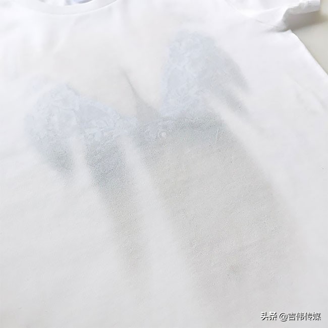 一件贫胸者的福音？上身就有料！不知道心虚的妹子敢不敢挑战？