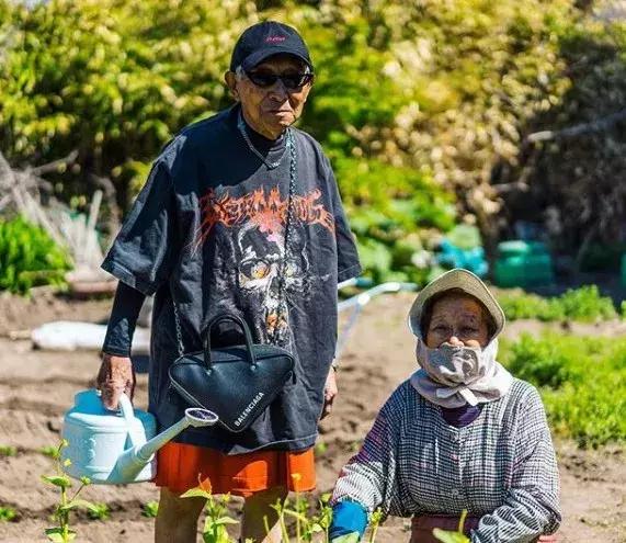 72岁农民大爷变成时尚男神,大爷秒变潮男