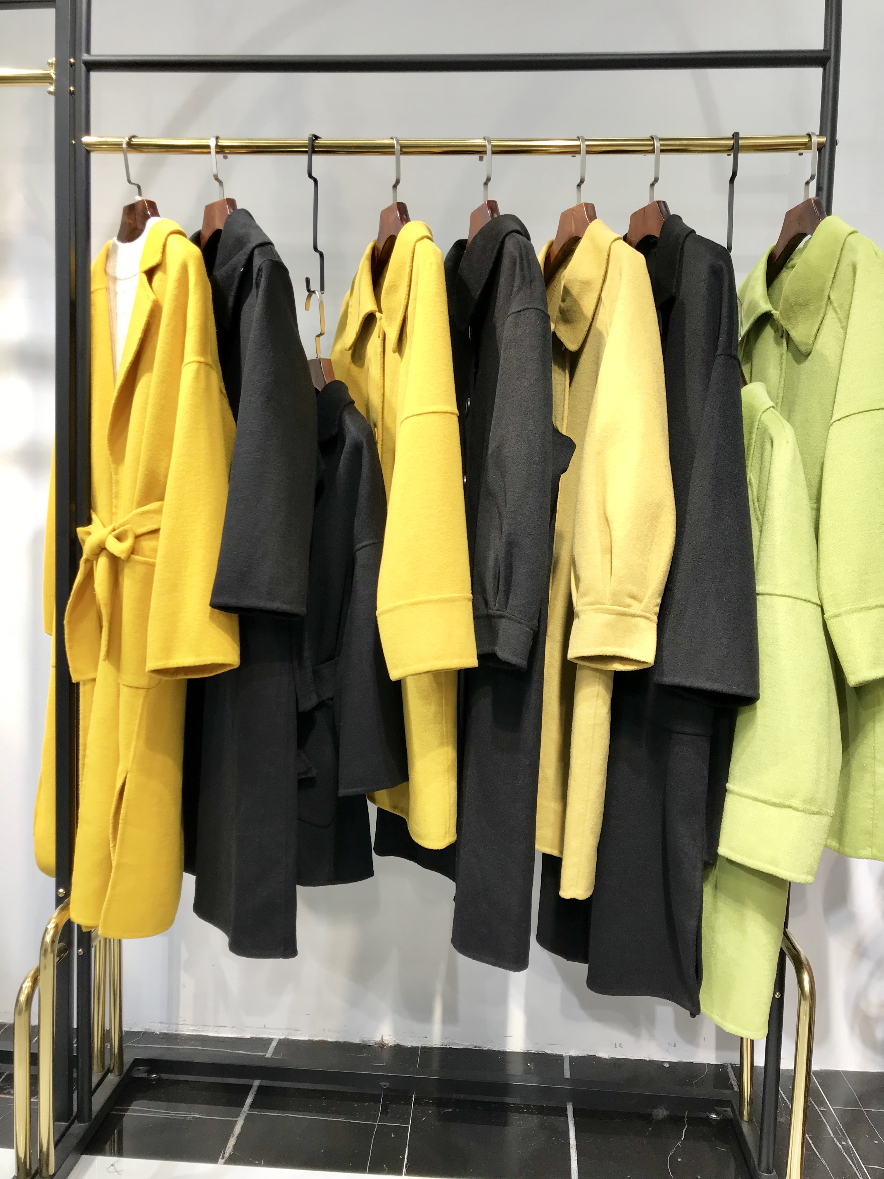 顶级双面羊绒大衣品牌女装尾货,广州双面羊绒大衣尾货批发市场