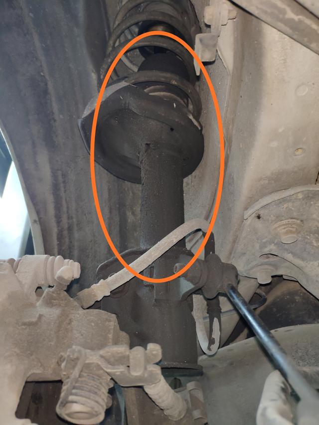 底盘磕碰到了车身稳定系统异常,汽车底盘各部件及常见的损坏症状