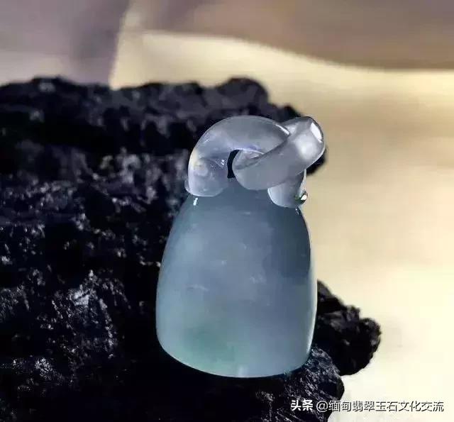 翡翠最简单的保养方法是用水泡吗,翡翠保养方法分享如何保养翡翠