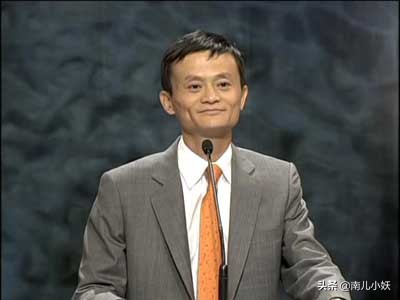 世界上顶级富豪老头老太，衣柜里都有一打彩虹装！李嘉诚落伍了