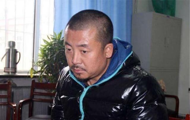 还珠格格逃犯被警察认出图片,还珠格格通缉犯饰演角色