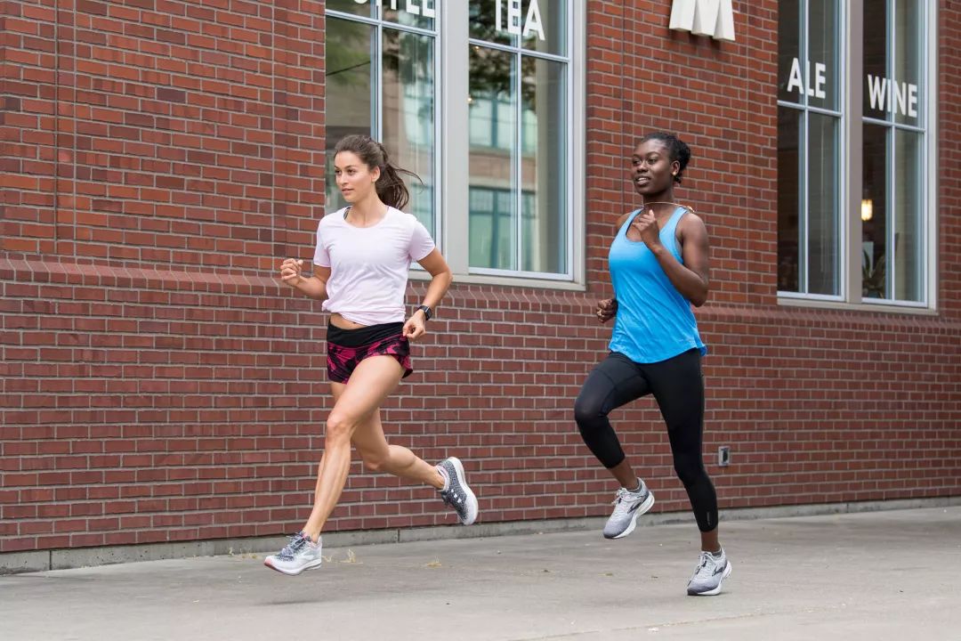 跑到“漂”！这双跑鞋的黑科技有点邪