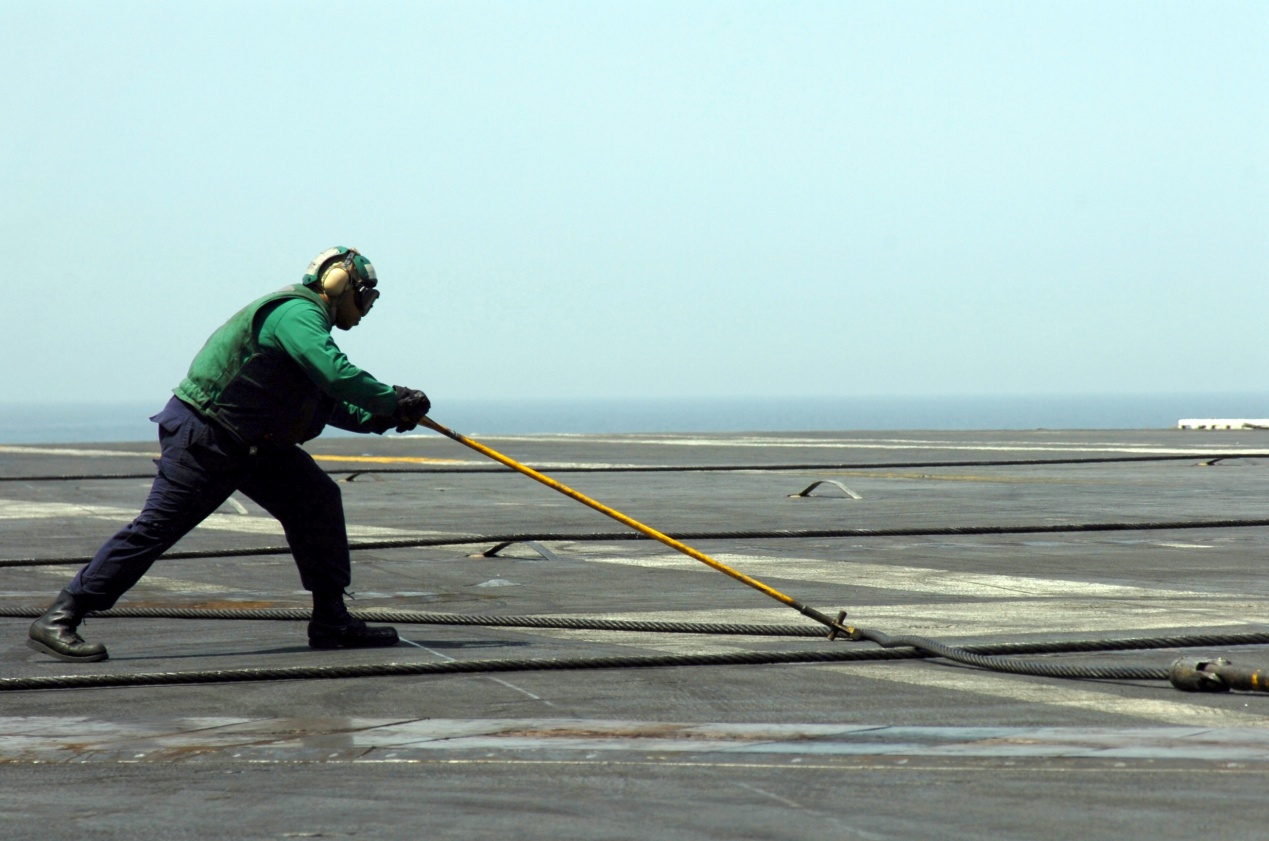 航母4根拦阻索为啥减到3根,航母上的阻拦索是怎么勾住飞机的