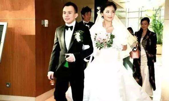 婚后13年深夜感慨，王珂投资再失利？刘涛迅速辟谣只为力挺老公