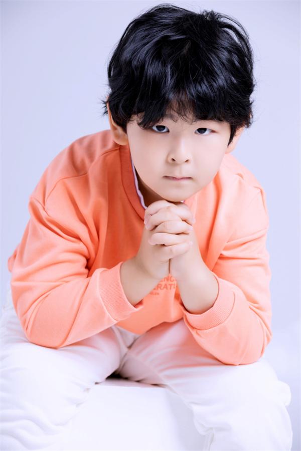 实力小艺人维尼，一颗逐渐燃起的小新星