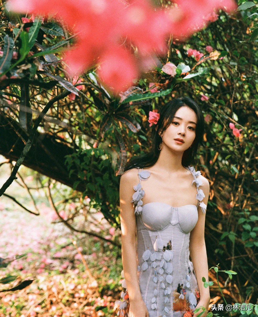 发型千千万，减龄显脸小最重要，赵丽颖说秘密就在刘海分缝线上