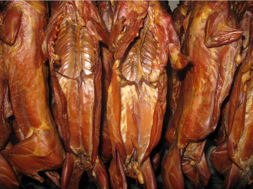 各地的腊肉做法,东莞晒腊肉10斤肉配方多少盐