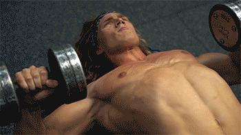 练胸肌是先练上胸还是下胸,5个动作打造饱满的胸肌