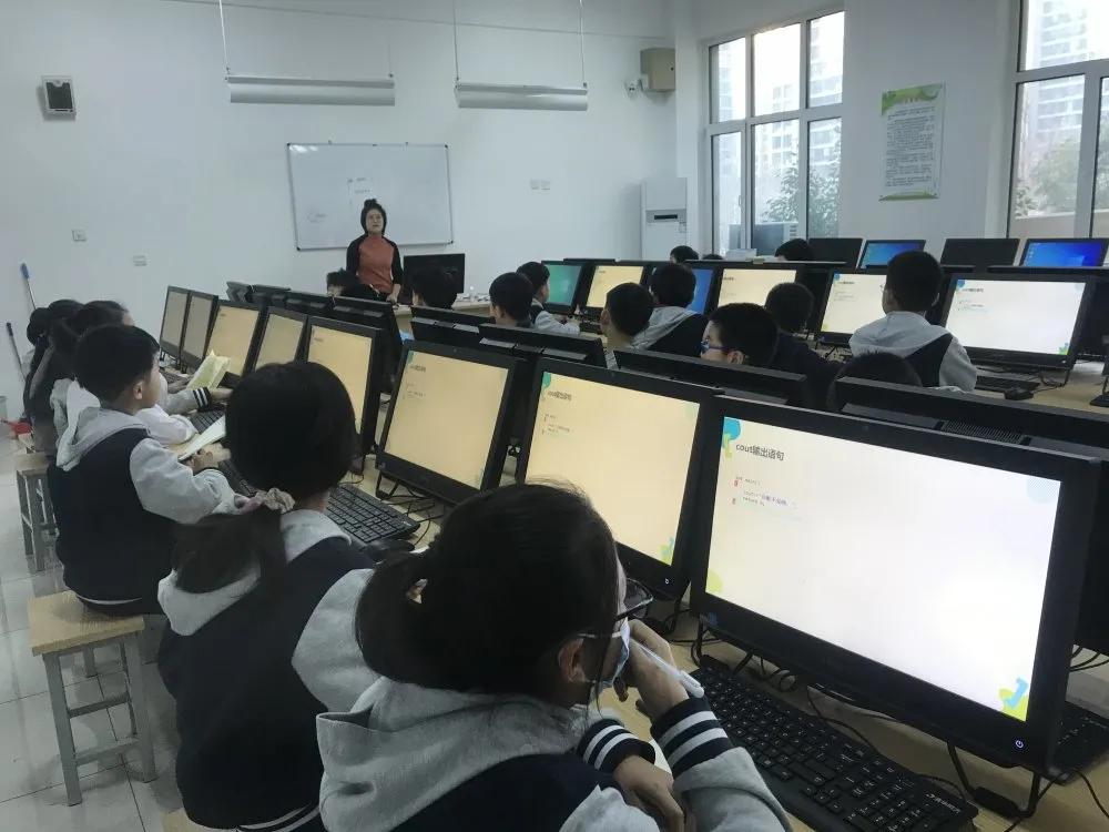 小学有特色的社团活动课,胶州市第六实验小学运动会