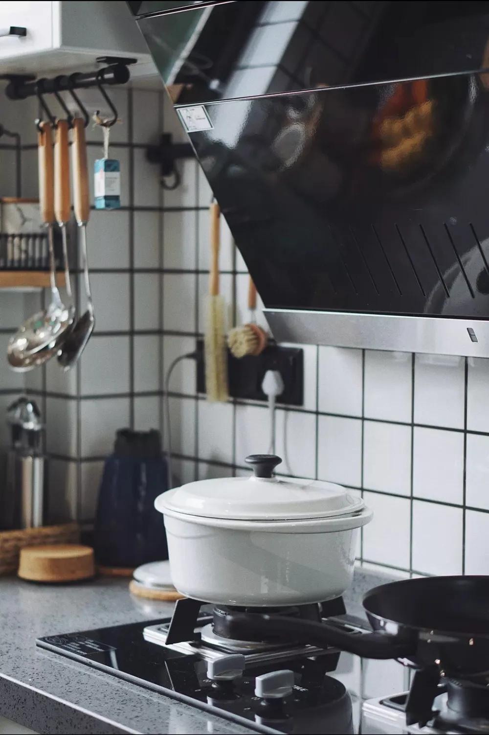 雪平锅和铸铁锅的区别,不锈钢雪平锅304加厚家用