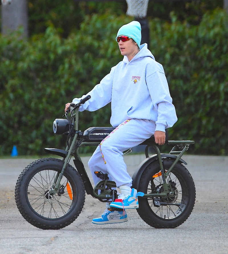 aj比耐克还贵吗,aj是不是只有耐克有