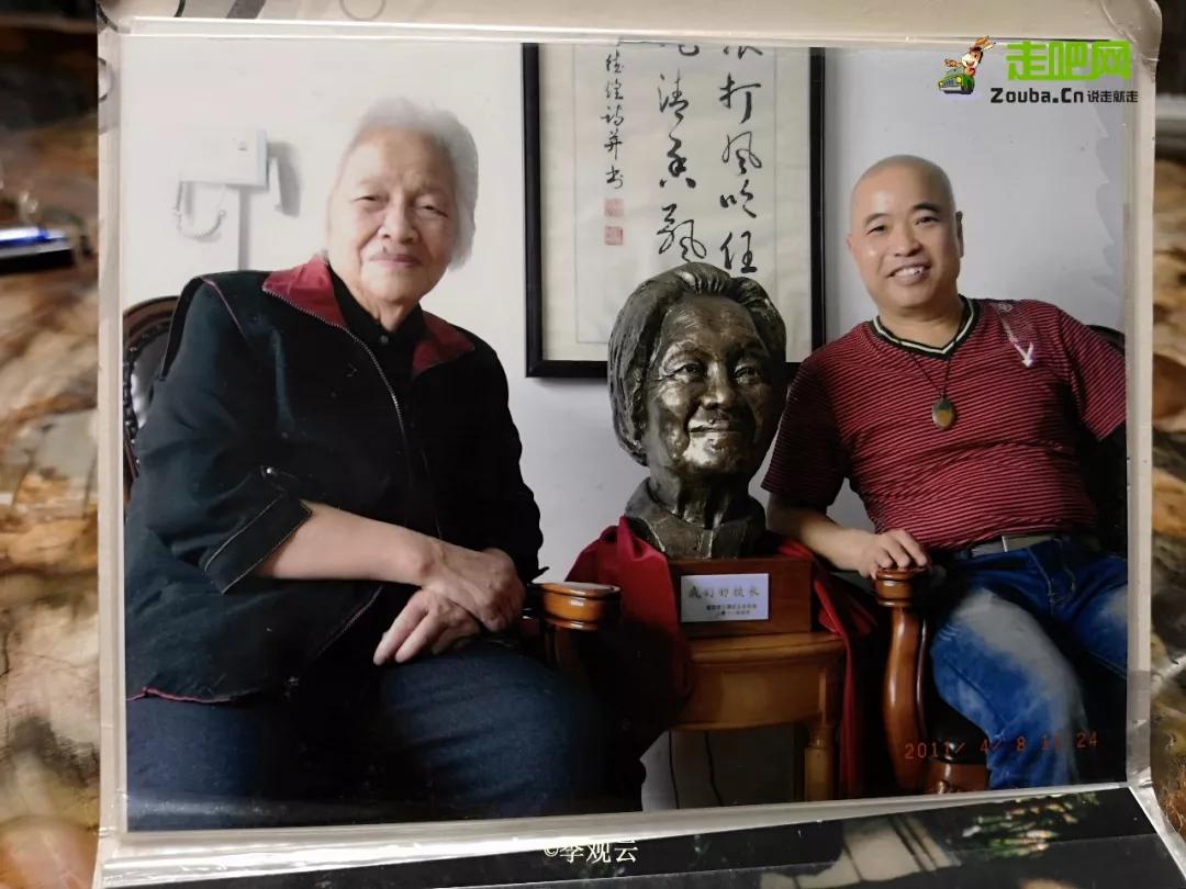 为了寻找疯狂的石头，他成为最早环驾中国的人，至今年龄成谜