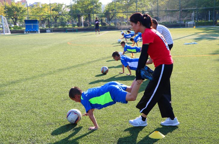 育新足球俱乐部2024暑假班,亲子足球嘉年华圆满落下帷幕