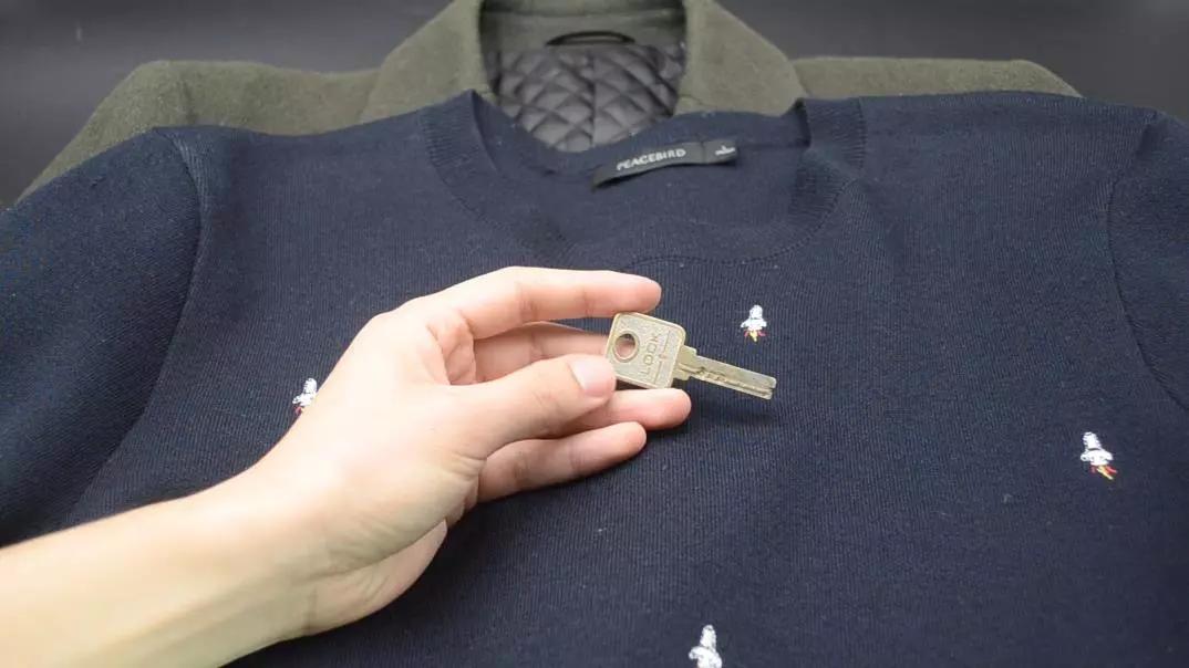 开门防止静电的最有效方法,怎么防止开门被静电电到