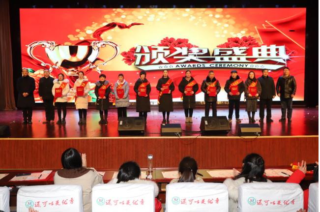 感动校园十大教师事迹,感动校园十佳教师事例