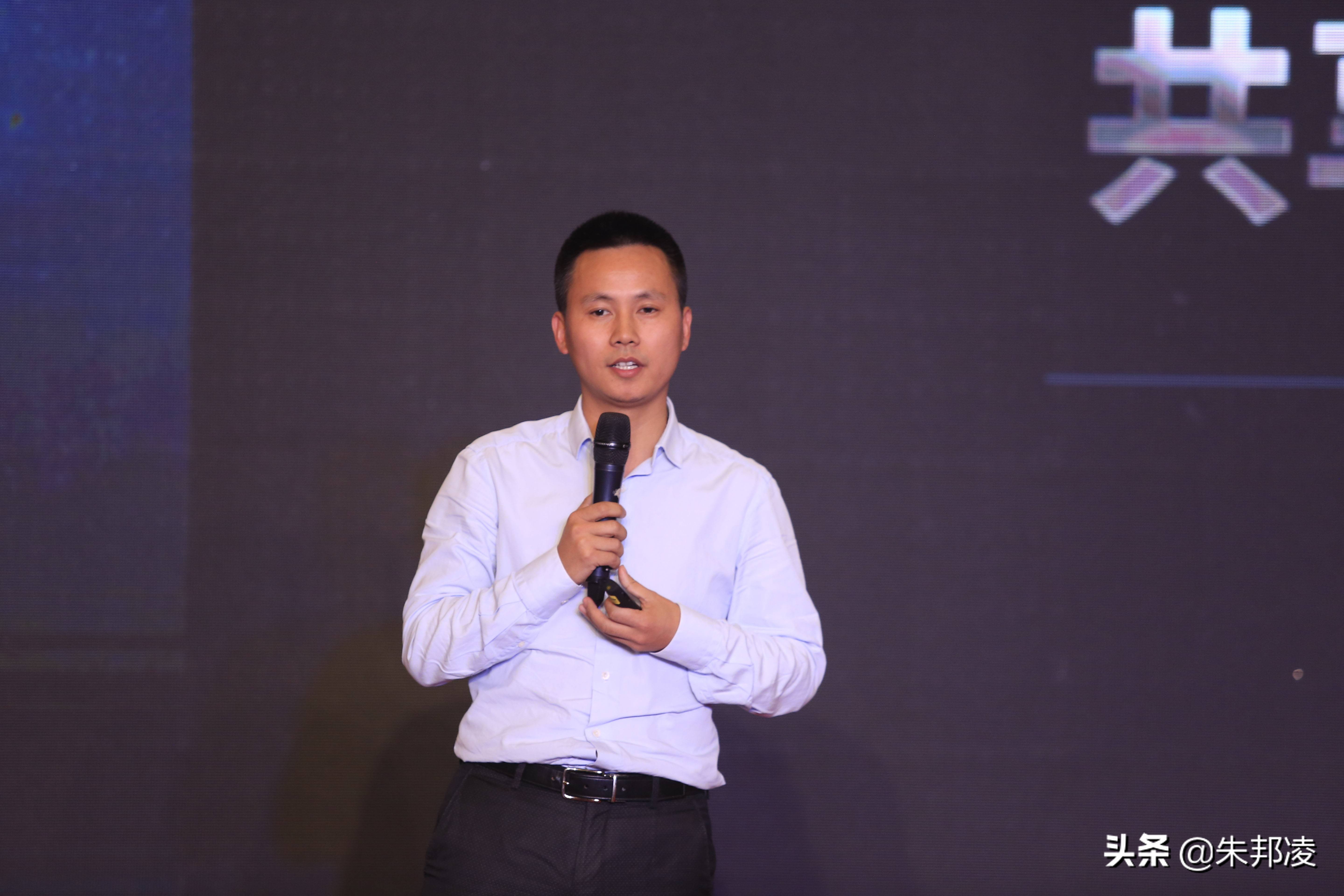 做过木匠，卖过香水，37岁创立国内最大社交电商！“宝妈”的最爱