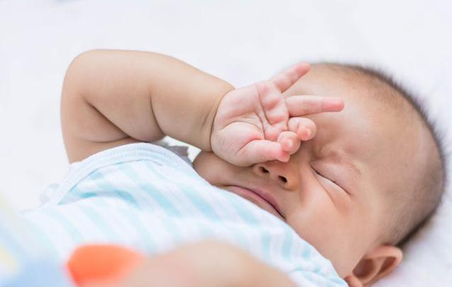 10个月宝宝半夜哭的撕心裂肺,10个月宝宝清晨老是哭醒