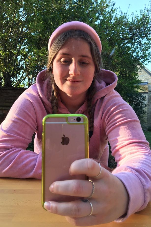 英国防疫用品短缺，媒体暗斥首相女儿买名牌包，遭网友“群殴”