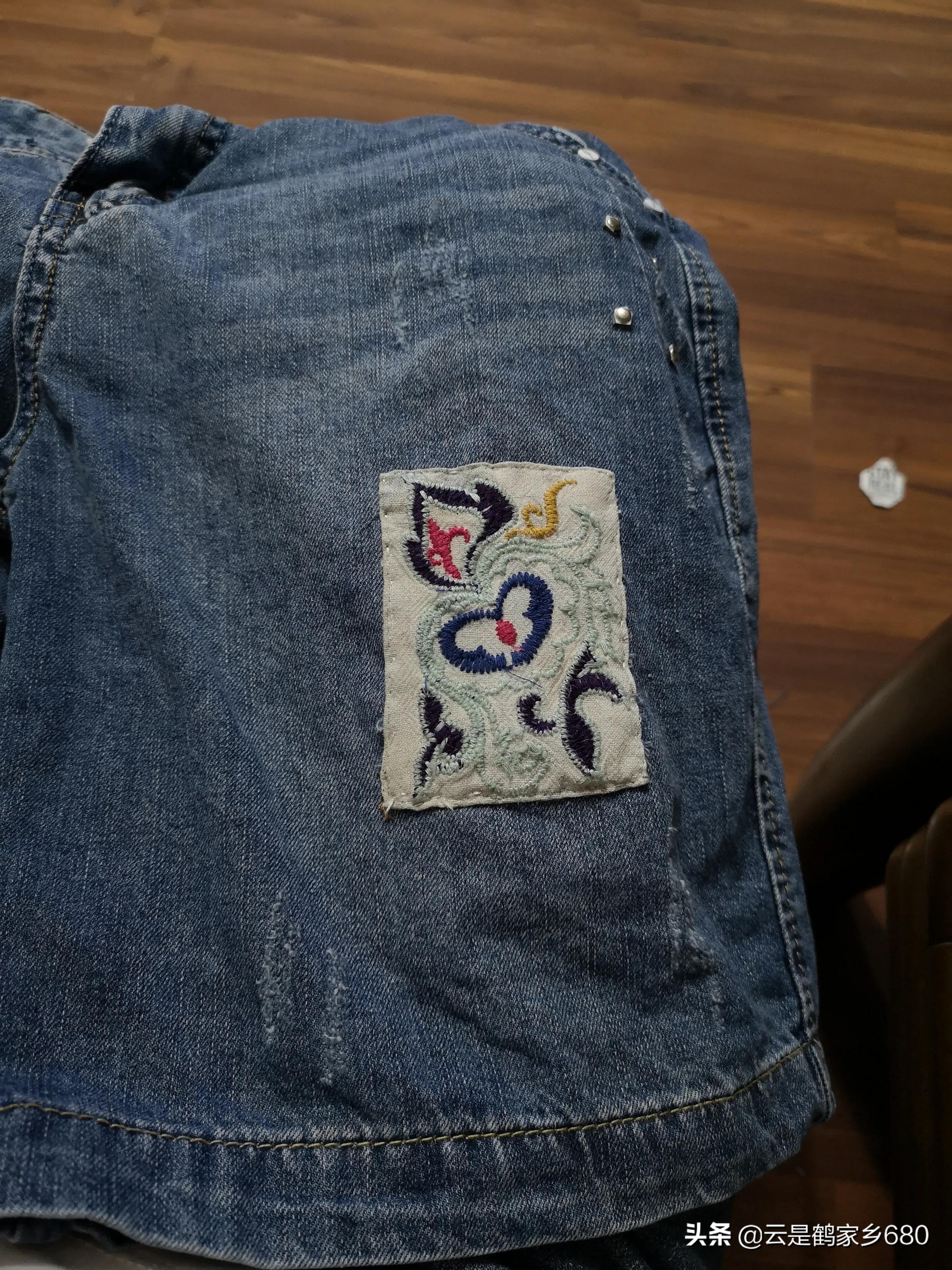 把破洞牛仔裤补上,把牛仔裤洞补起来