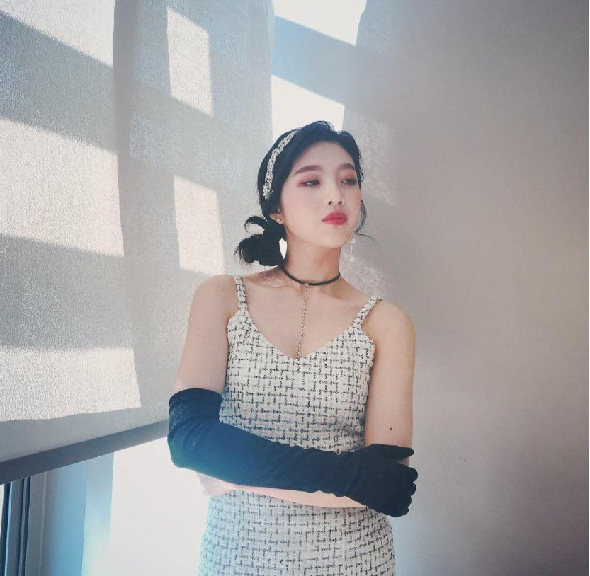 穿上球鞋比泫雅还顶？韩国又一女鞋头崛起，网友称她“性感*弹炸**”