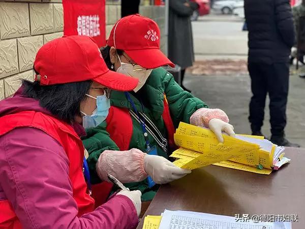 巾帼志愿者撑起抗疫防疫半边天,抗疫志愿者为出征勇士护小家