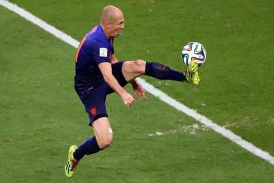 十大经典超级弧线任意球,在空中划出优美弧线