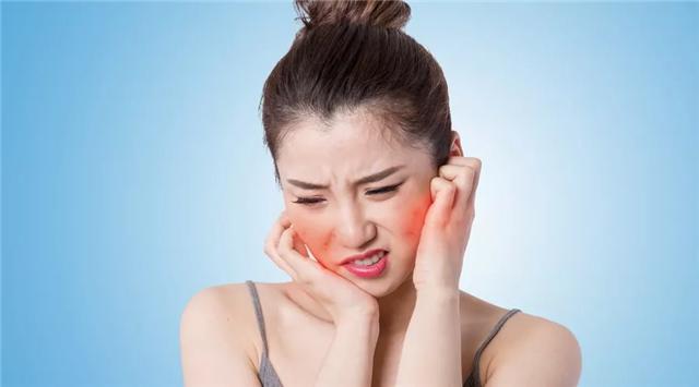 一见到女生就会脸红怎么回事,一出门脸就泛红怎么回事