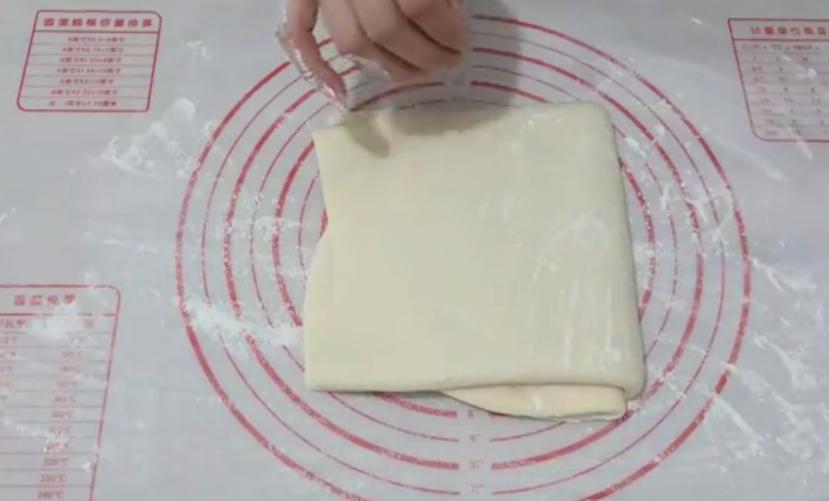 酥烧饼在家怎么做,想吃椒盐烧饼别买了教你在家做