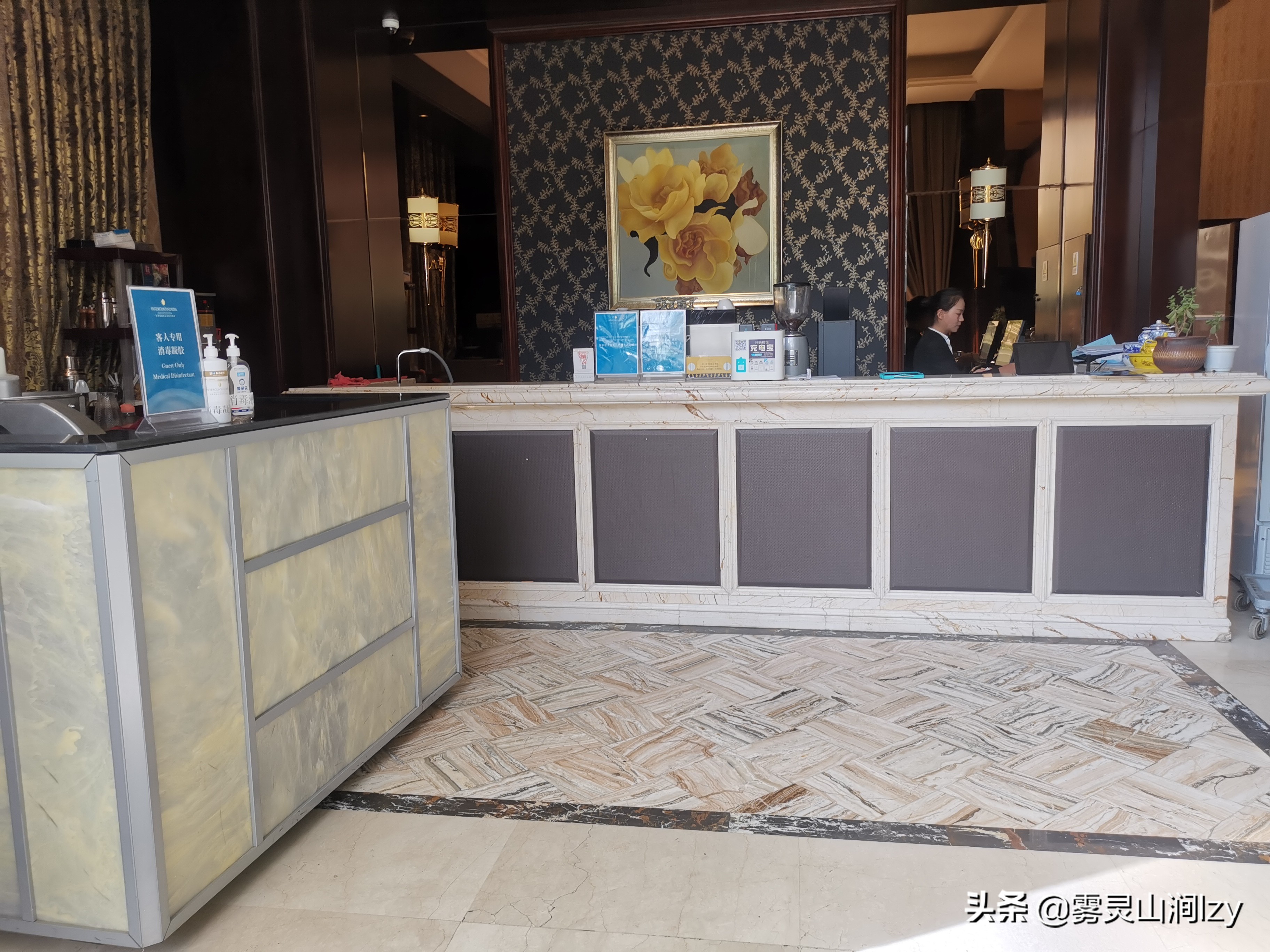 蓝天白云下的雪域高原布达拉宫,蓝天之下日光之城简介