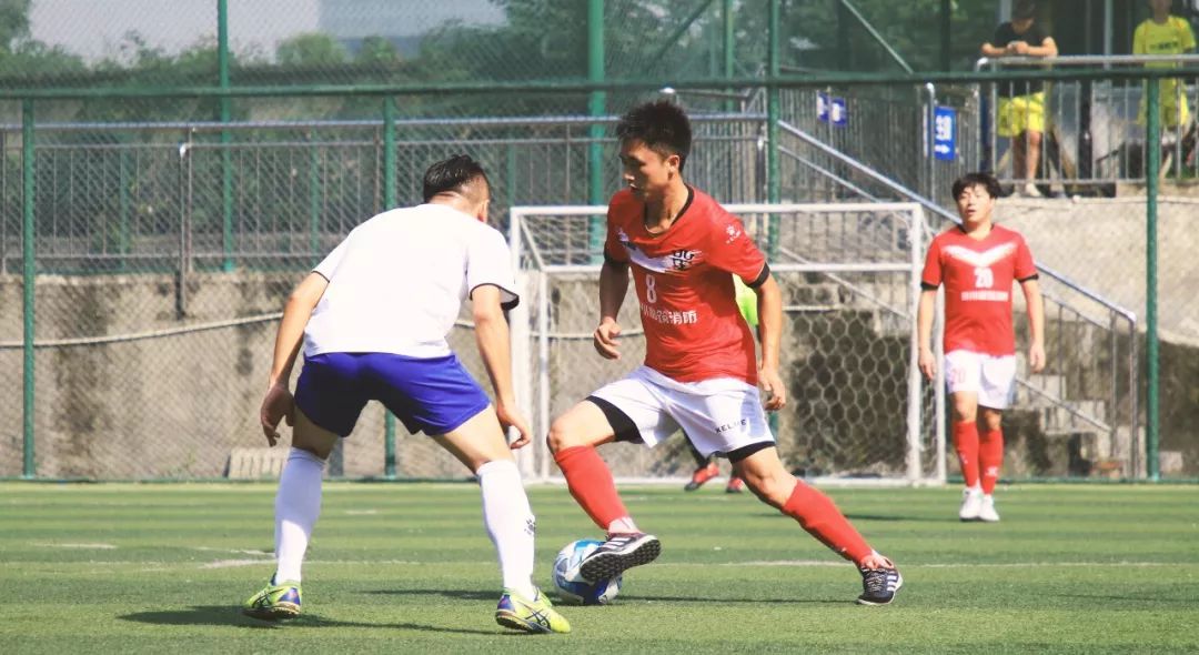 「蜀超联赛第二日综述」自贡兴城足球队强势难挡四连胜夺冠