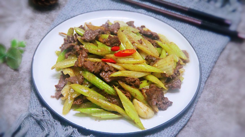 “苍蝇头”、“*灯区红**”……盘点12道奇怪菜名，您最不能接受的是