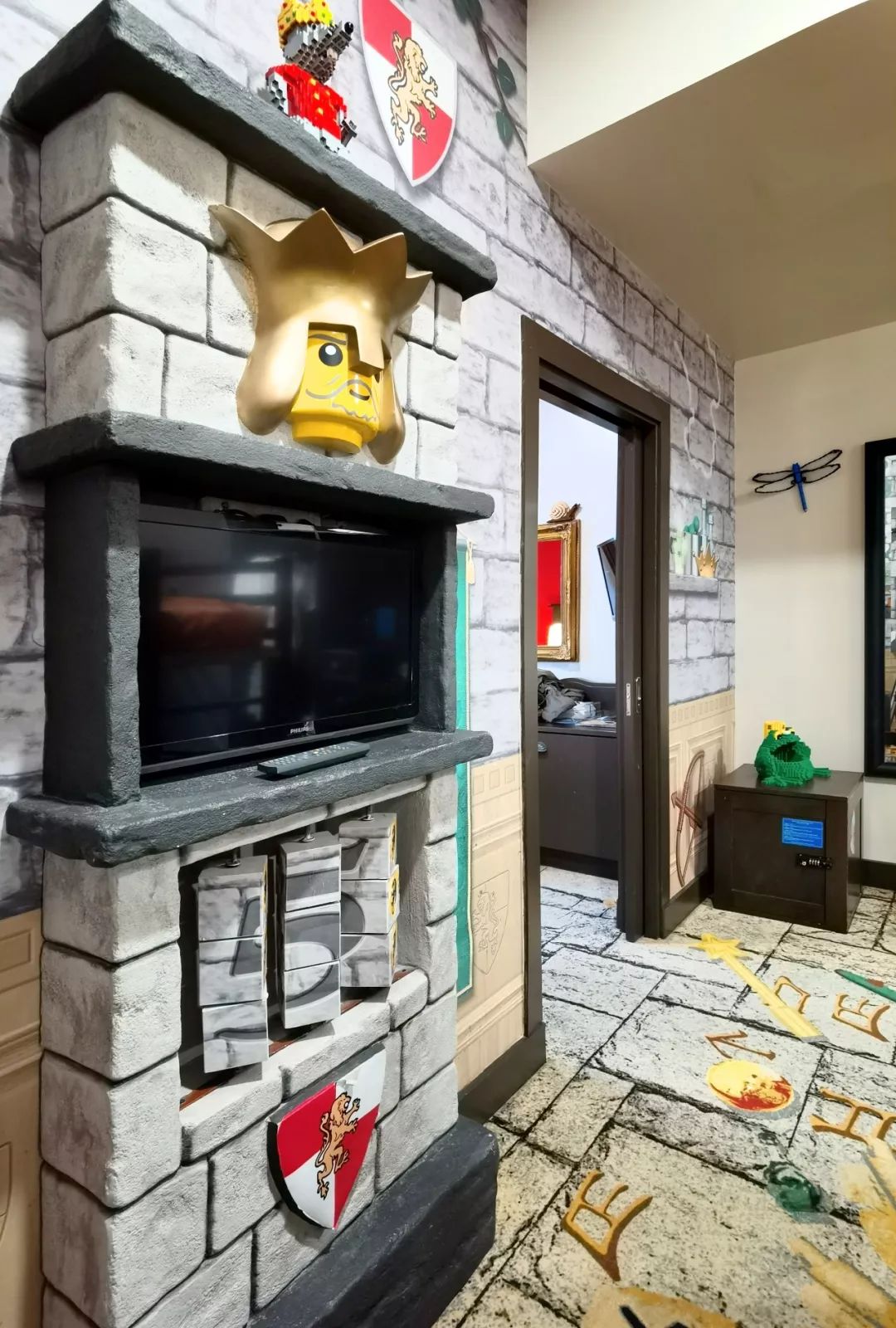 整个房间全拼上乐高是什么感受,现实中的乐高世界