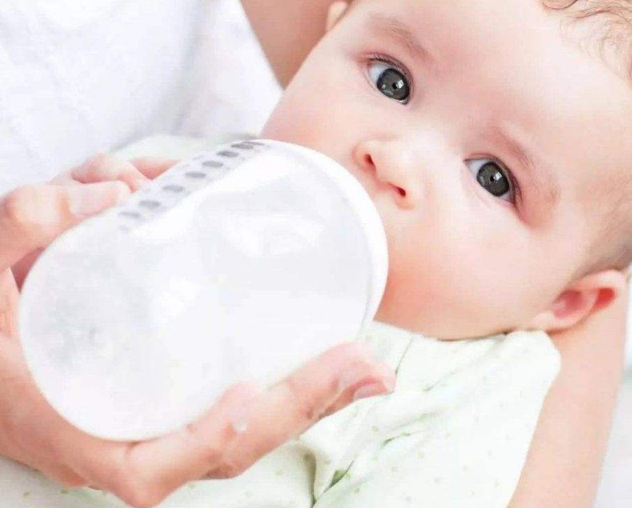 孩子喝奶老是剩点是什么原因,宝宝喝奶老剩最后一点