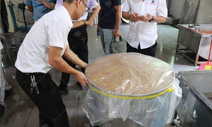 白酒的酿造需要哪些微生物,酿造白酒关键微生物
