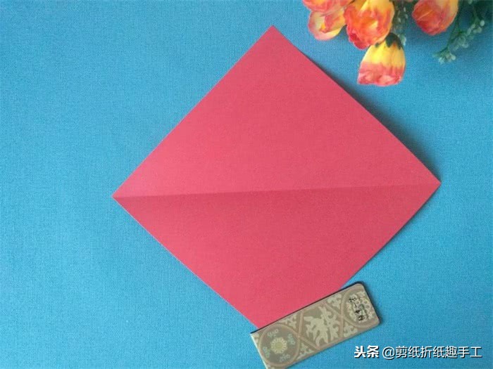 五瓣花窗花的剪纸过程,剪纸教程五瓣心形窗花的剪纸方法