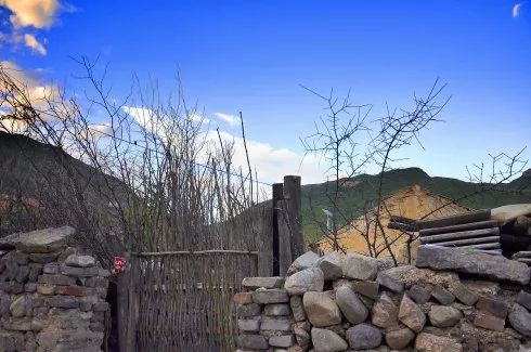 京西深山中的古村落苇子水村,京西找矿挖化石探访煤矿古村落