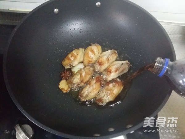 可乐鸡翅怎么做更软烂入味儿,自制可乐鸡翅的做法步骤