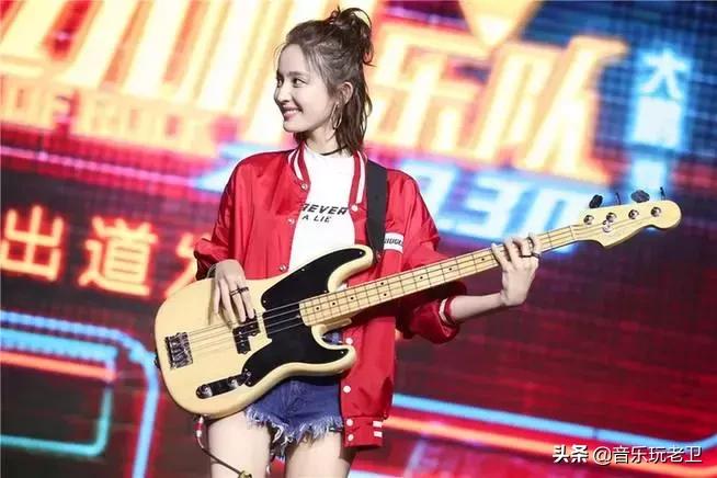 吉他新手学琴关注事项,吉他零基础入门自学怎么拿琴