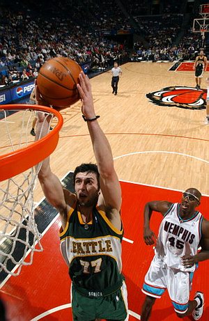 东契奇最初版本,东契奇77号是取自发音么