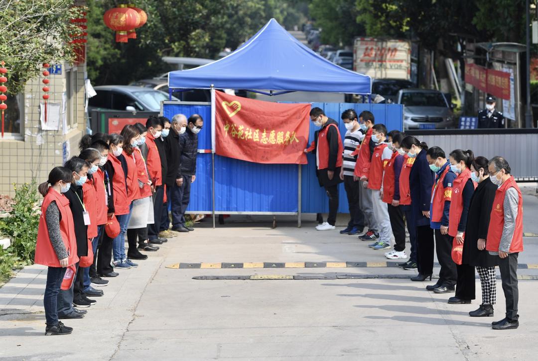 *安门天**广场时隔十年再下半旗，为留在寒冬里的他们