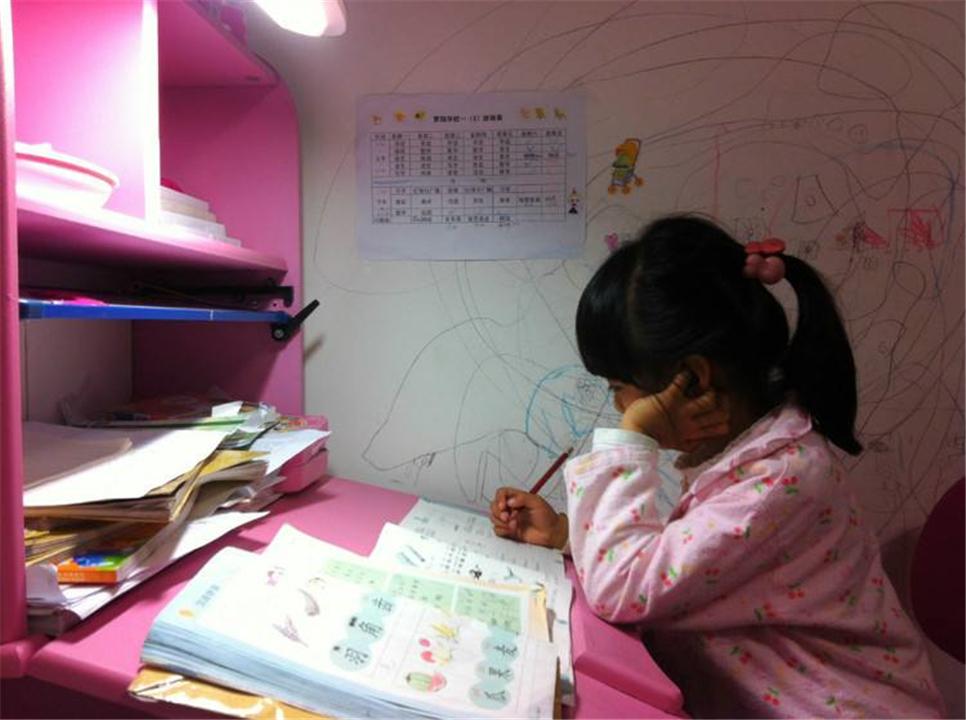 学习压力太大，13岁“学霸”女孩头发*光脱**：孩子的压力如何排解？